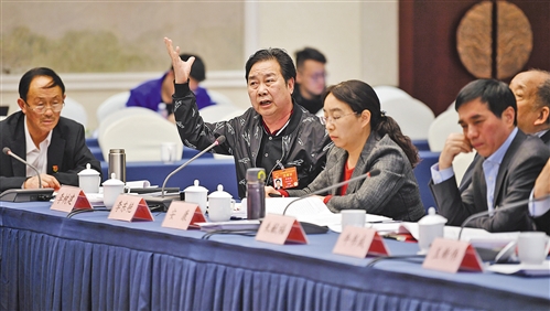 3月9日河南代表团审议报告，10日政协总工会界别讨论工作