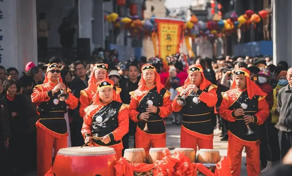 2025年经济现状_现在什么小本生意好做_小成本低风险挣钱项目