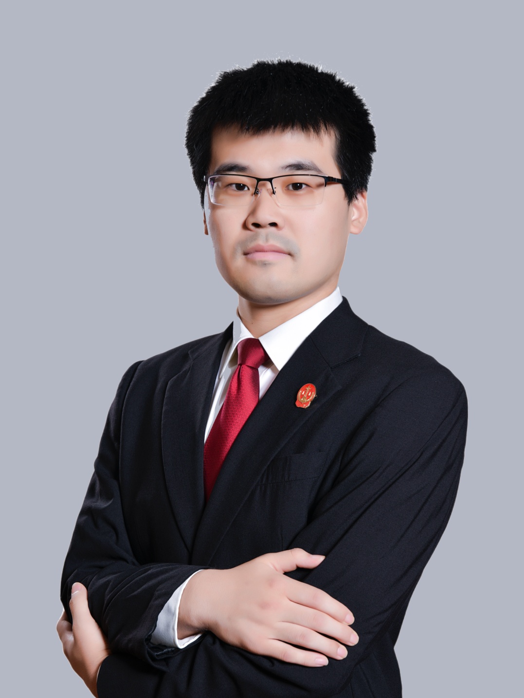 信用卡被盗刷致逾期有不良记录，银行是否担责？