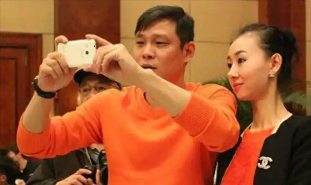 范志毅小女儿100天办洒_范志毅女儿范斯晶成长故事_范志毅足球教练转型舞蹈老师