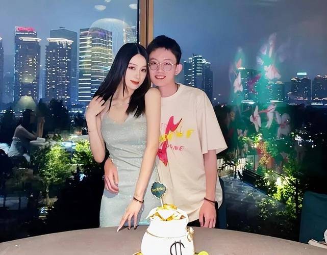 范志毅小女儿100天办洒_范志毅女儿范斯晶成长故事_范志毅足球教练转型舞蹈老师