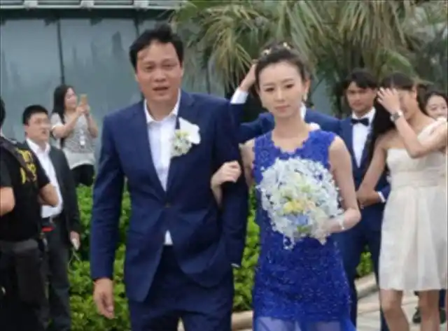 范志毅女儿范斯晶成长故事_范志毅小女儿100天办洒_范志毅足球教练转型舞蹈老师