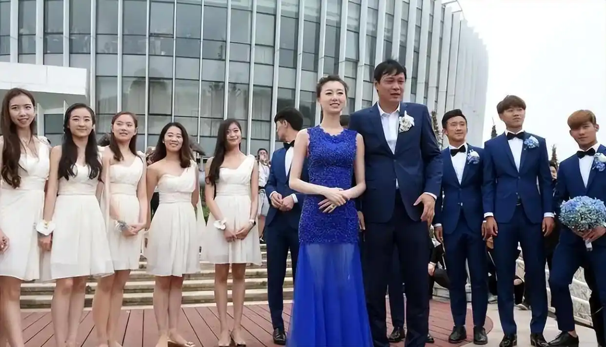 范志毅女儿范斯晶_范志毅小女儿100天办洒_范志毅感情史