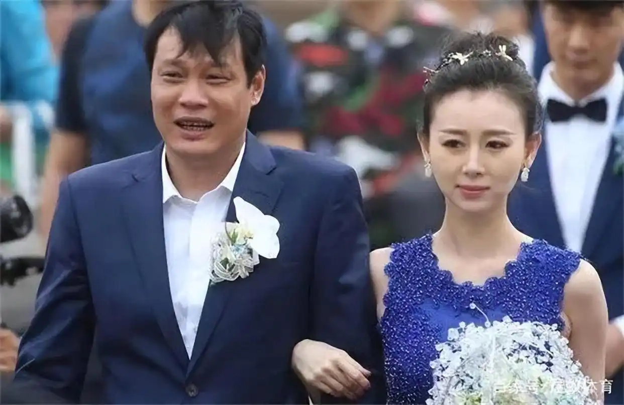 范志毅小女儿100天办洒_范志毅女儿范斯晶_范志毅感情史